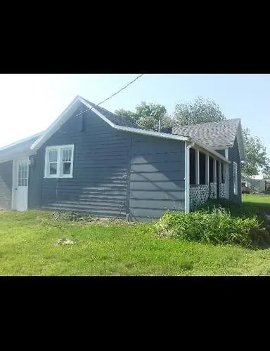 A Little Cowboy Cabin Right By The Badlands!